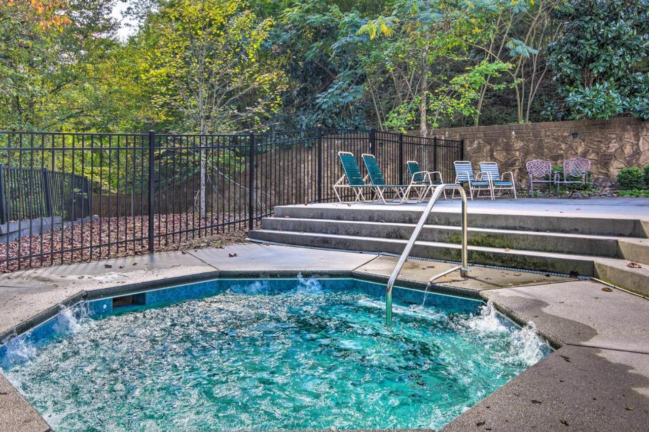 Dog Friendly, Romantic Mtn Getaway Hot Tub Pool Gatlinburg Ngoại thất bức ảnh