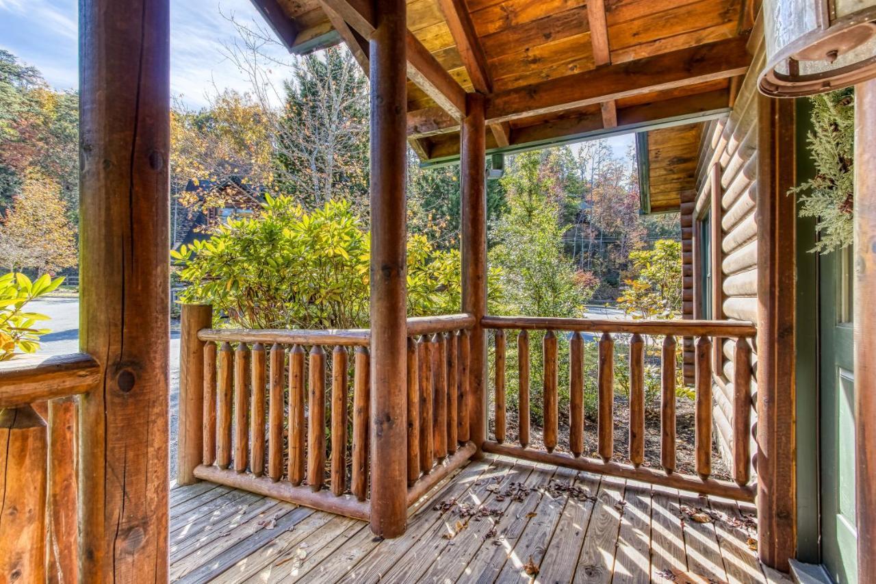 Dog Friendly, Romantic Mtn Getaway Hot Tub Pool Gatlinburg Ngoại thất bức ảnh