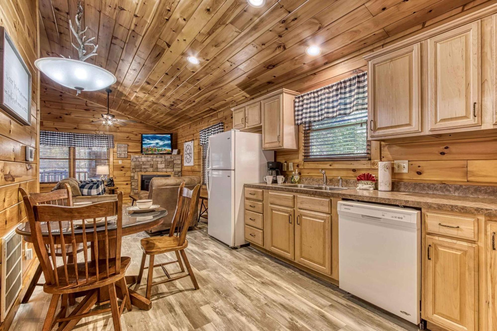 Dog Friendly, Romantic Mtn Getaway Hot Tub Pool Gatlinburg Ngoại thất bức ảnh