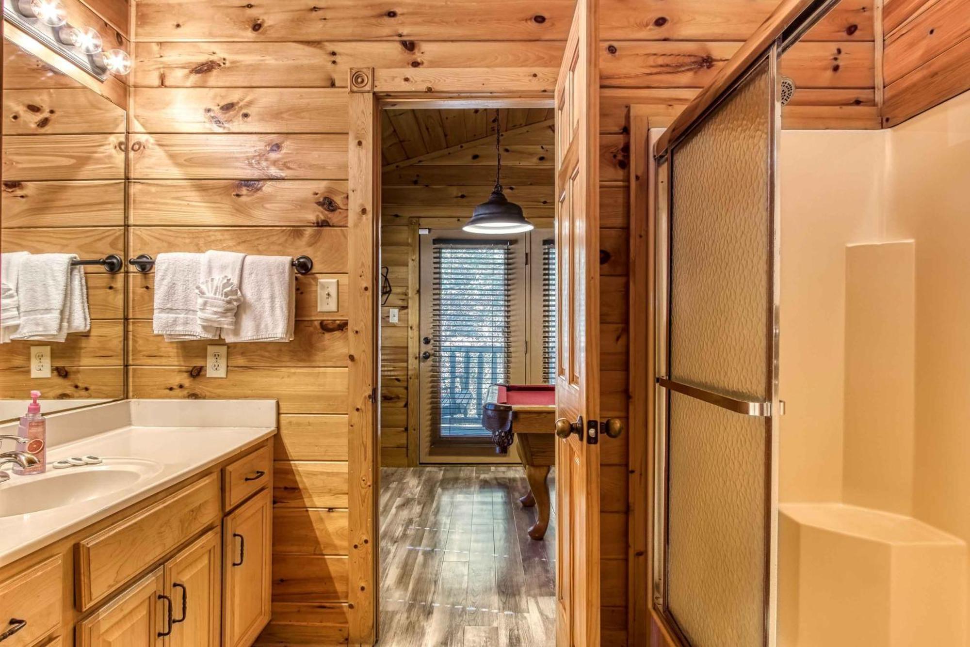 Dog Friendly, Romantic Mtn Getaway Hot Tub Pool Gatlinburg Ngoại thất bức ảnh